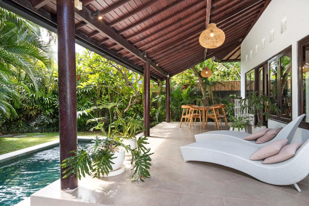 Photo of Patio Balcony in Sunset Road