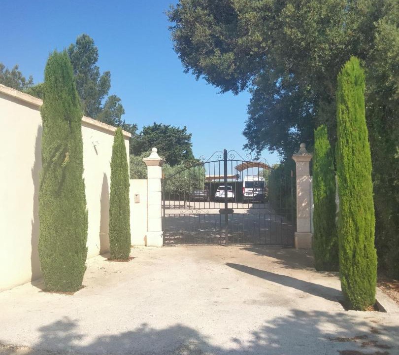 Photo of Buildings in Saint-Saturnin-les-Avignon