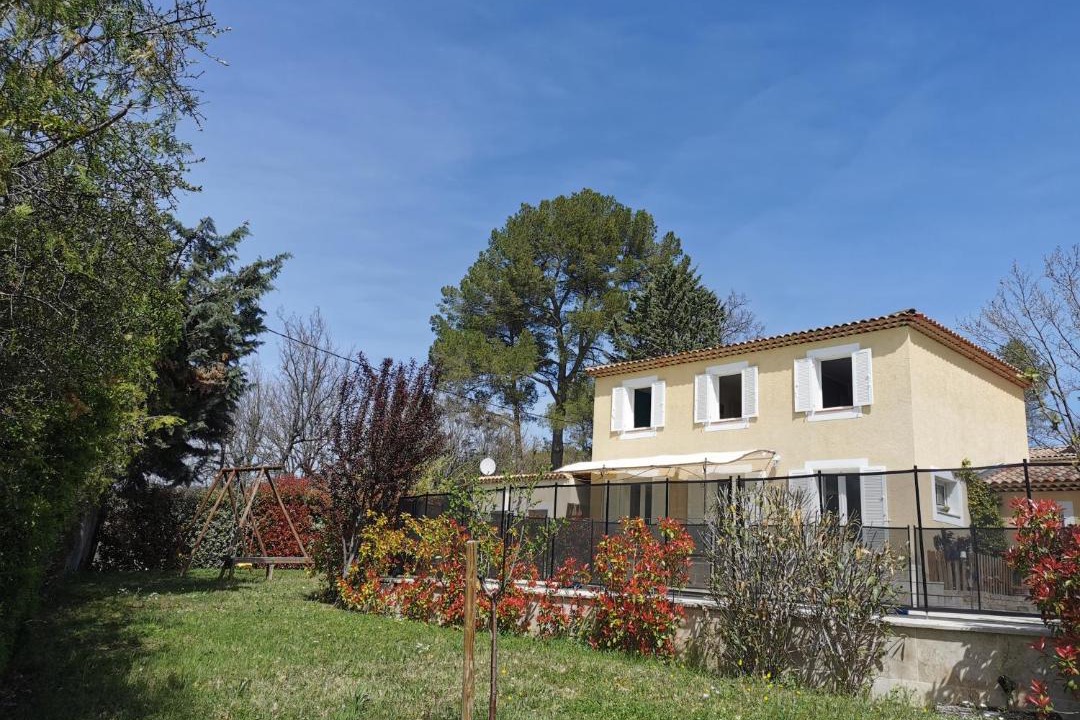Photo of Buildings in Pierrevert