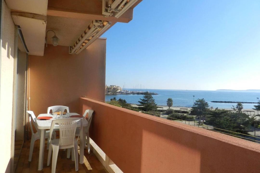 Photo of Patio Balcony in La Faviere