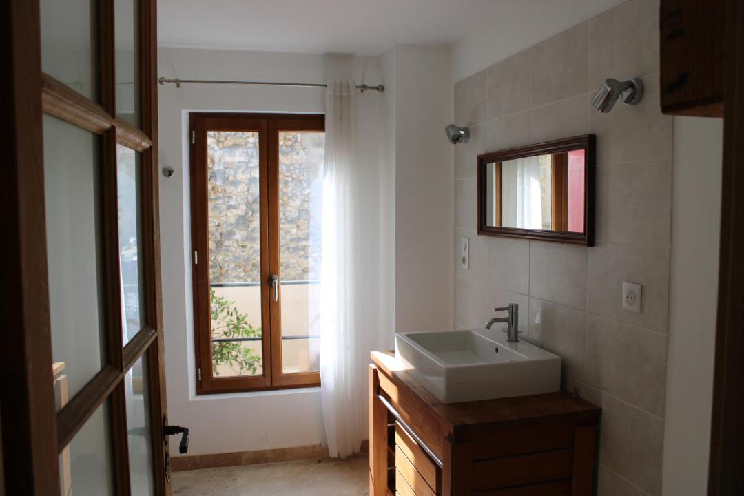 Photo of Bathroom in Eyragues