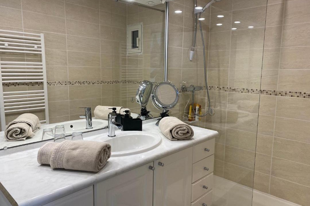 Photo of Bathroom in Tourves