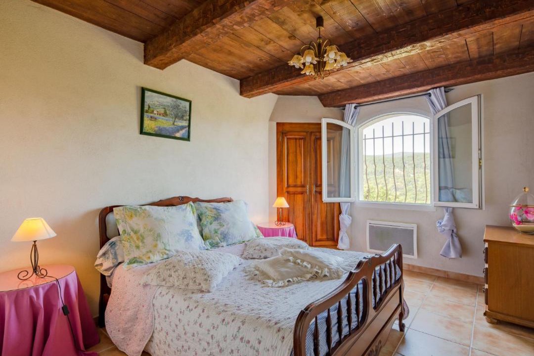 Photo of Bedroom in Bauduen