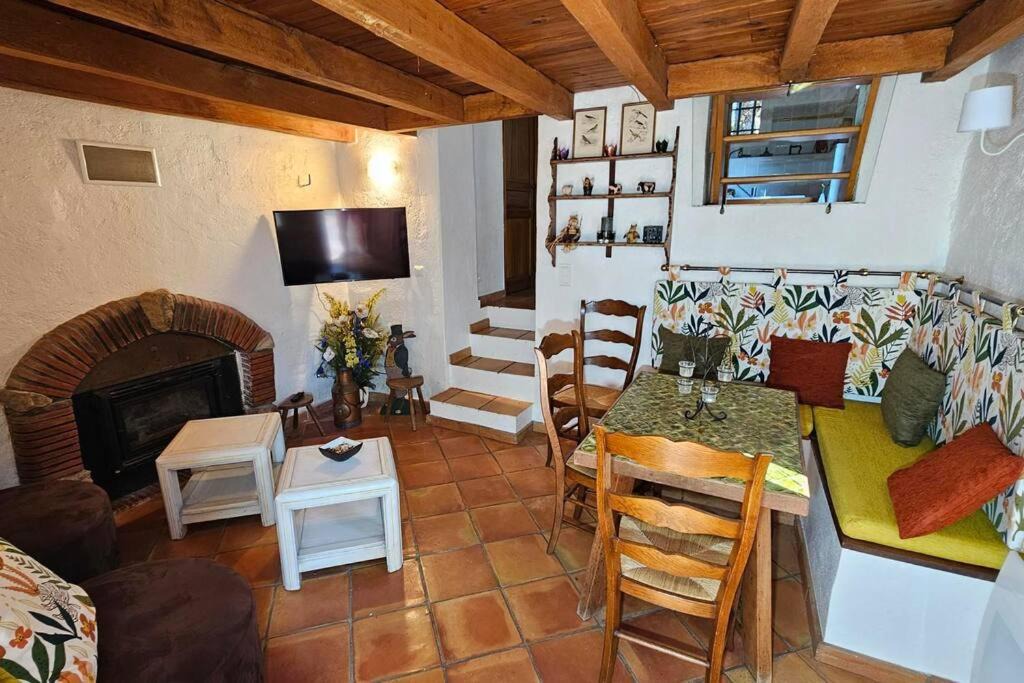 Photo of Livingroom in Saint-Cezaire-sur-Siagne
