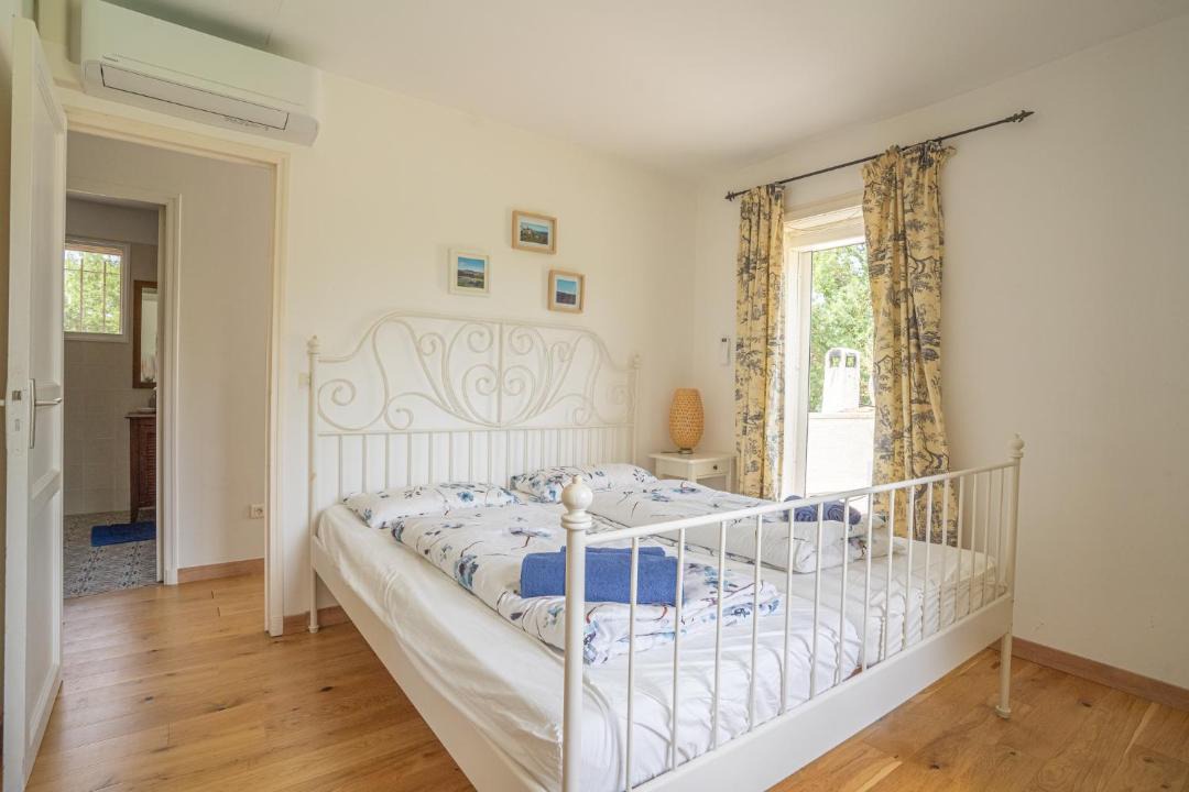 Photo of Bedroom in Saint-Cannat