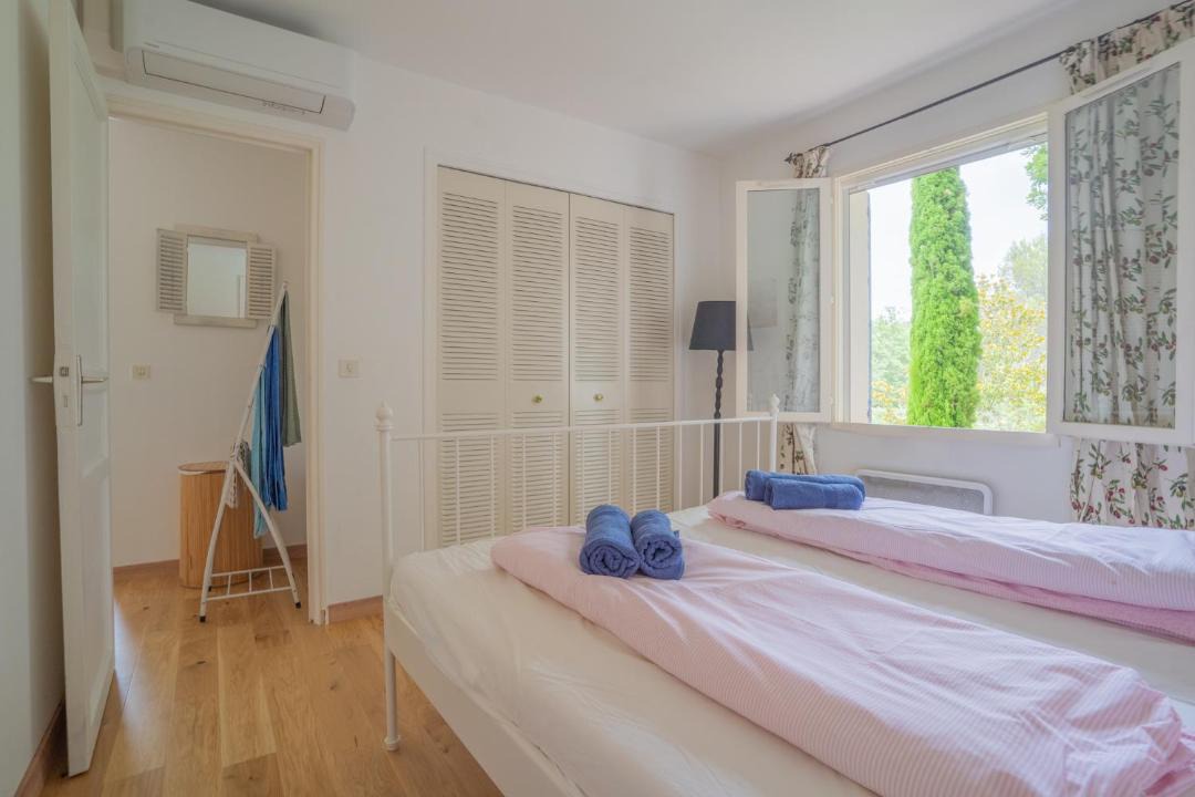 Photo of Bedroom in Saint-Cannat