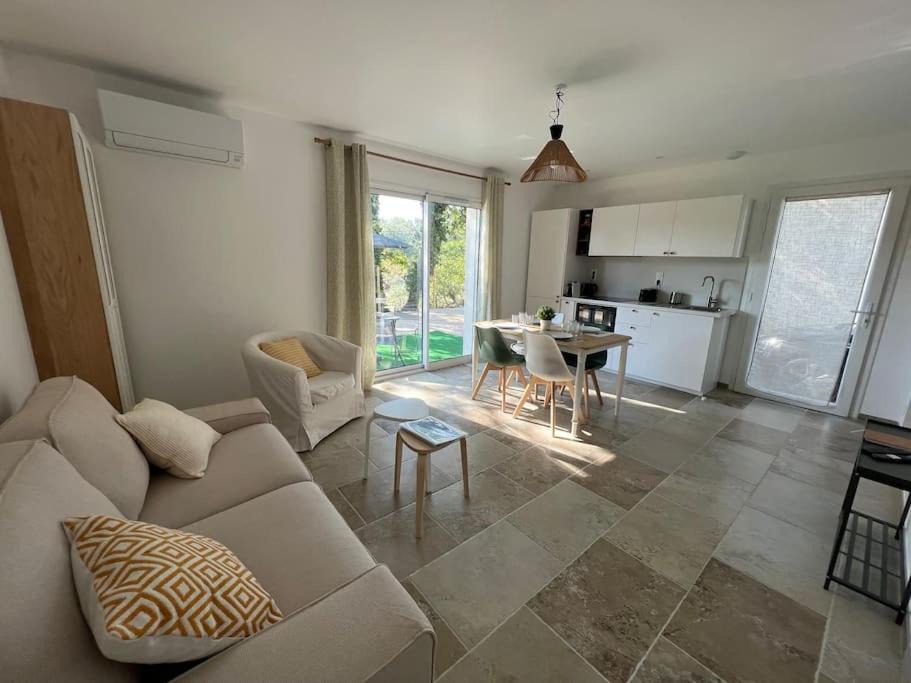 Photo of Livingroom in Loriol-du-Comtat