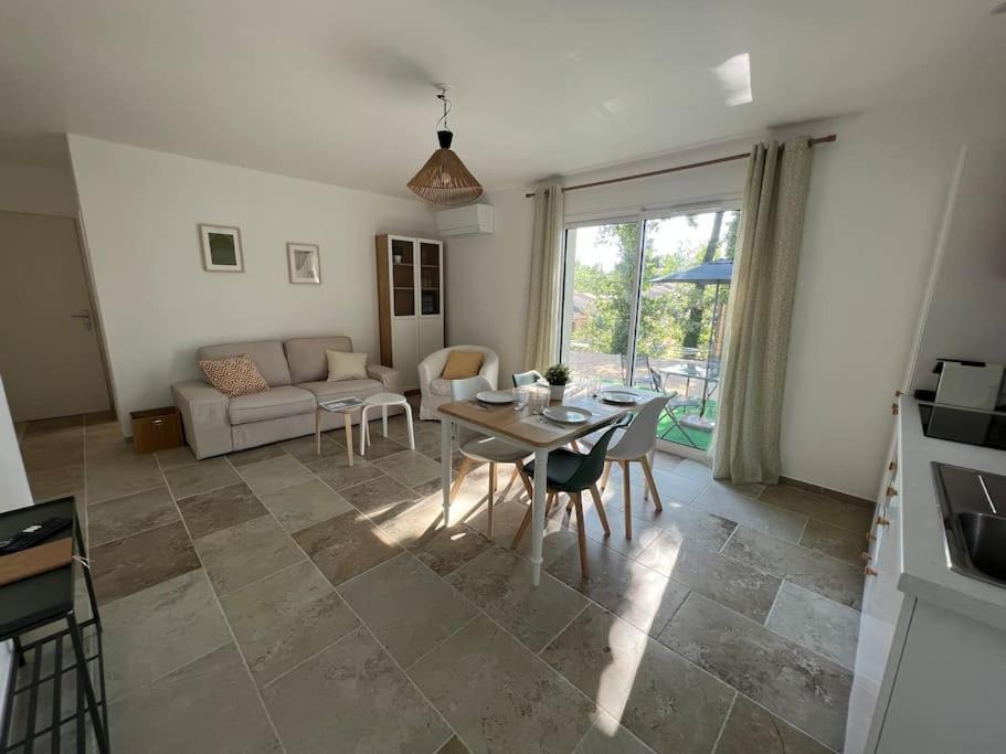 Photo of Livingroom in Loriol-du-Comtat