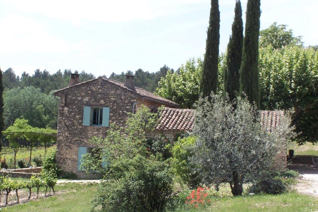 Photo of Buildings in Goult