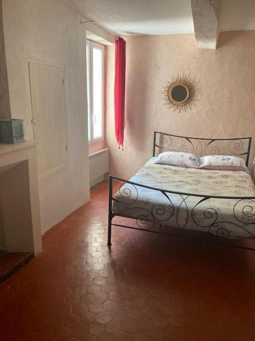 Photo of Bedroom in Rustrel