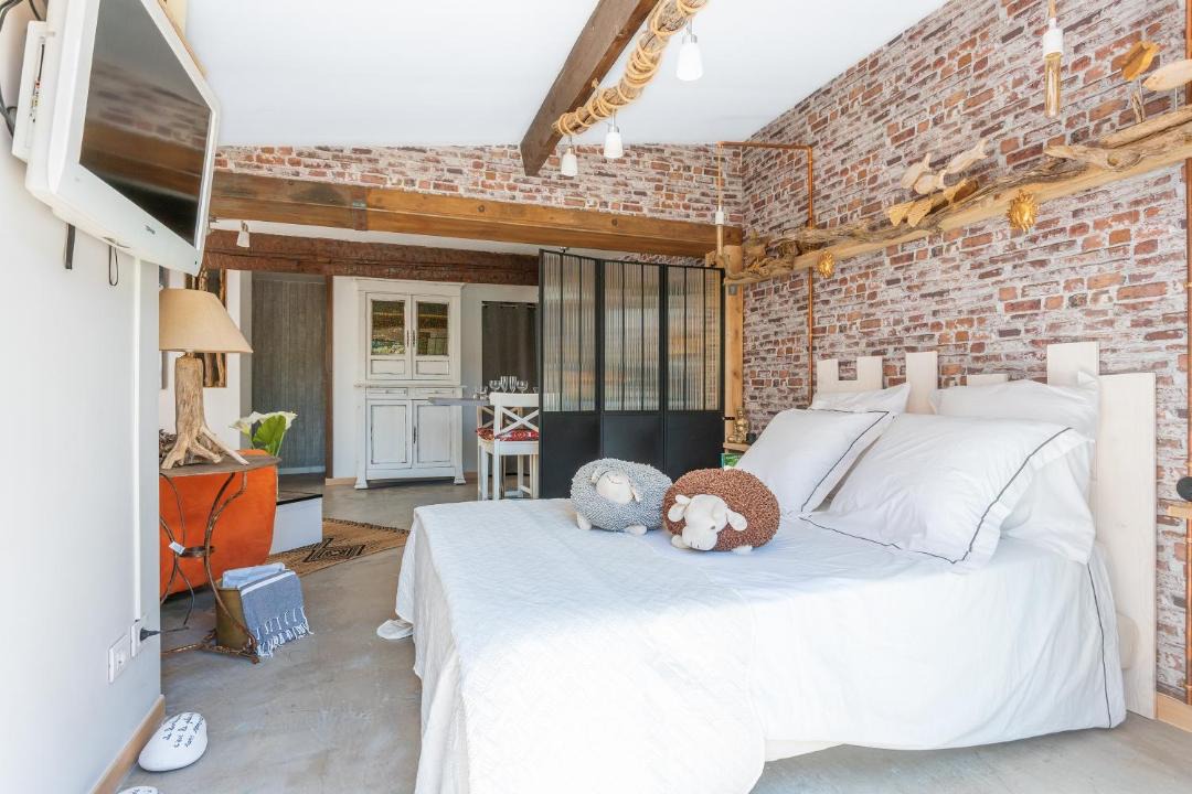 Photo of Bedroom in Comps