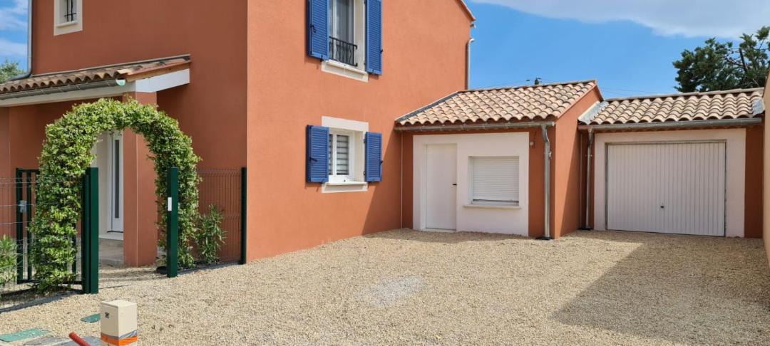 Photo of Buildings in Lagnes