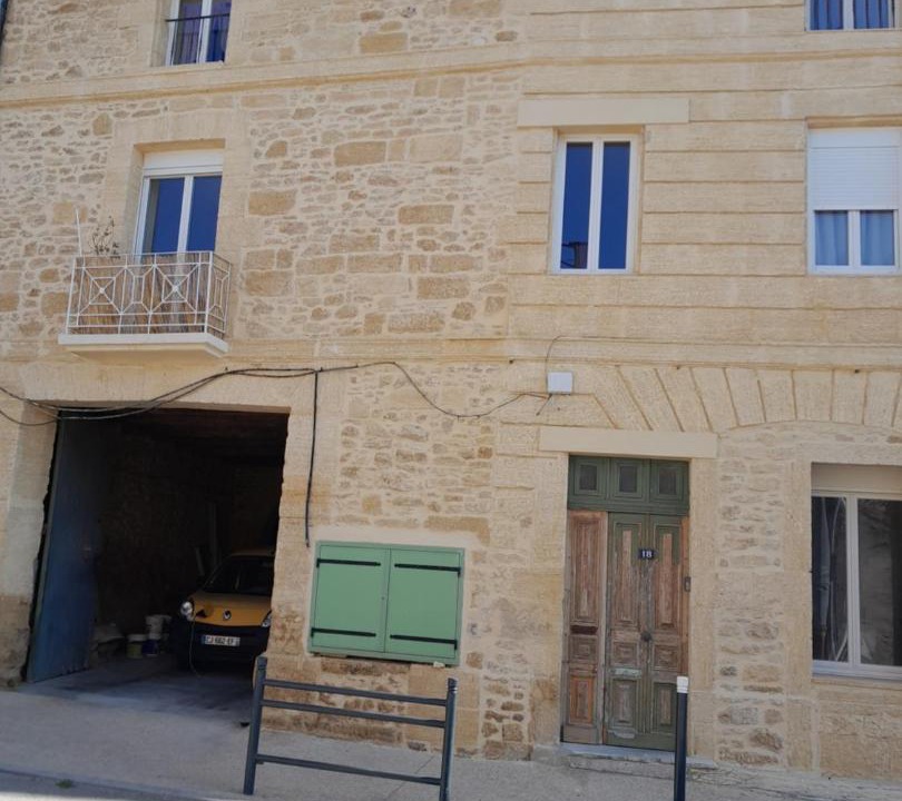Photo of Buildings in Remoulins