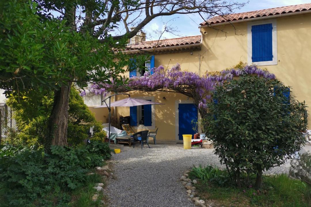Photo of Buildings in Mallemort