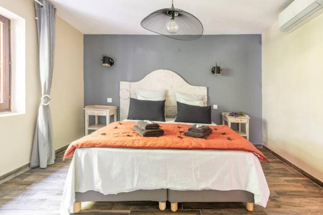 Photo of Bedroom in L'Isle-sur-la-Sorgue