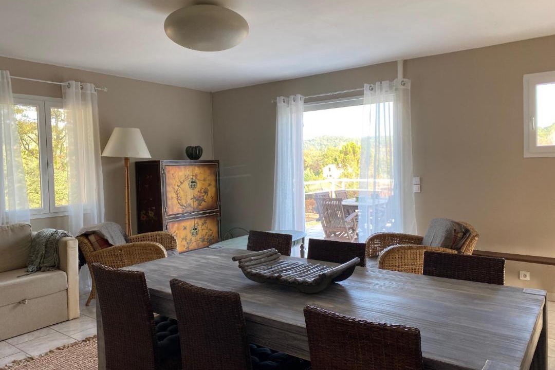 Photo of Livingroom in Entrecasteaux