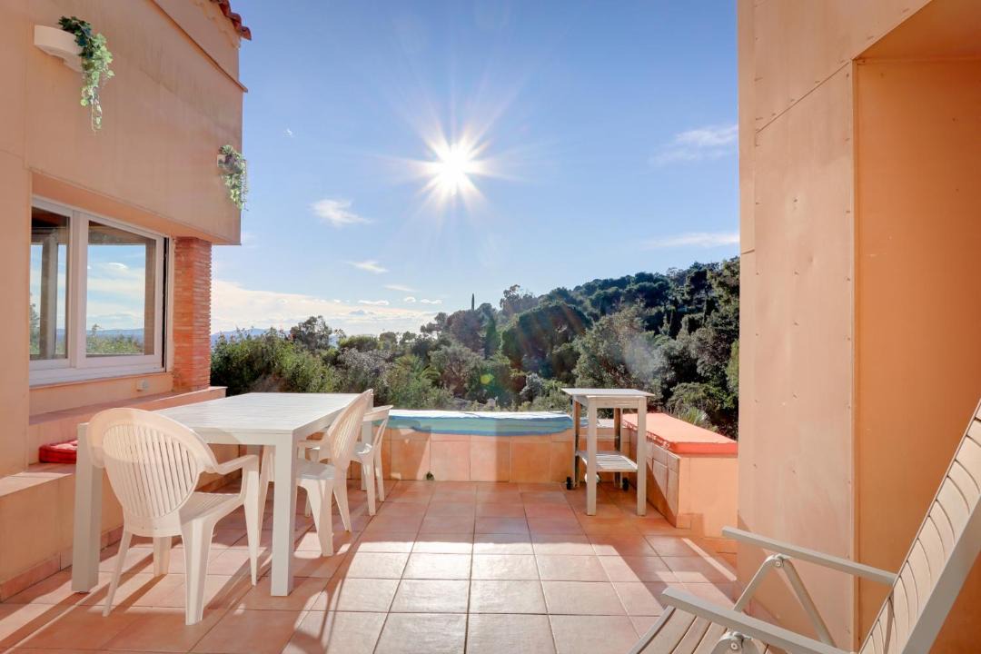 Photo of Patio Balcony in Rayol-Canadel-sur-Mer