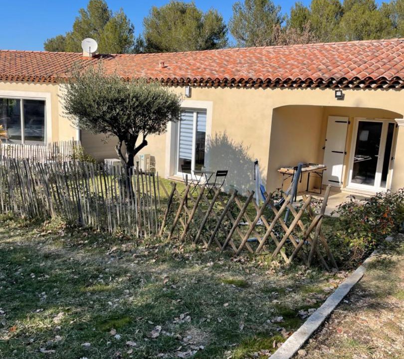 Photo of Buildings in Jouques