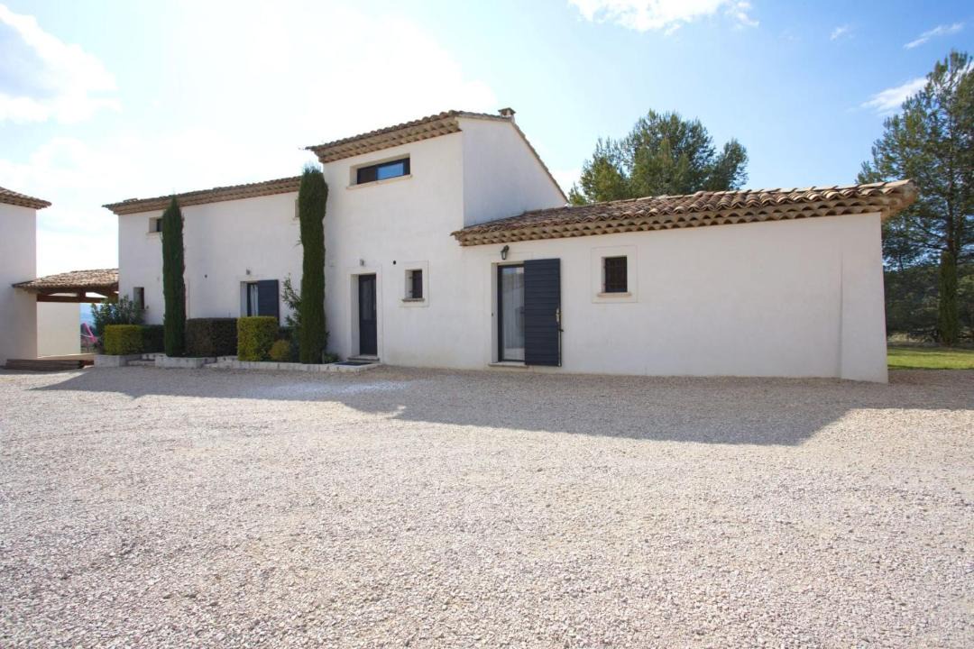 Photo of Buildings in Pertuis
