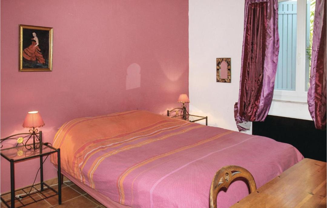 Photo of Bedroom in Maubec