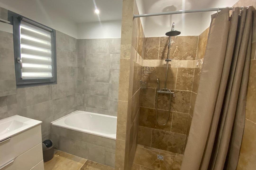 Photo of Bathroom in Caromb