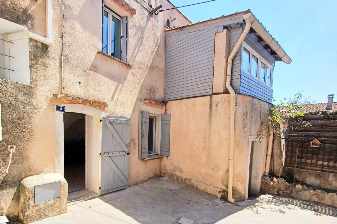 Photo of Buildings in Camps-la-Source