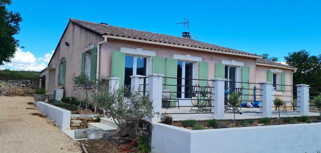 Photo of Buildings in Menerbes