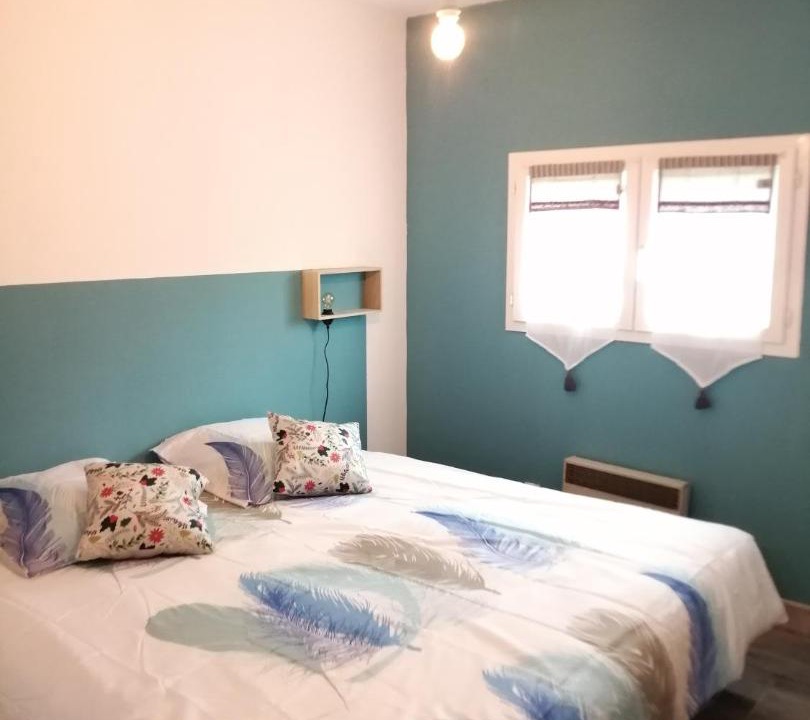 Photo of Bedroom in Saint-Cannat