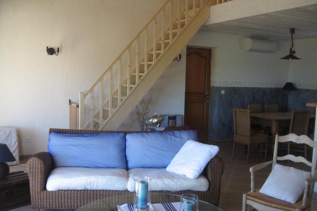 Photo of Livingroom in Entrecasteaux