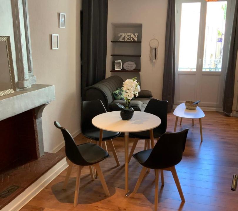 Photo of Livingroom in Orange