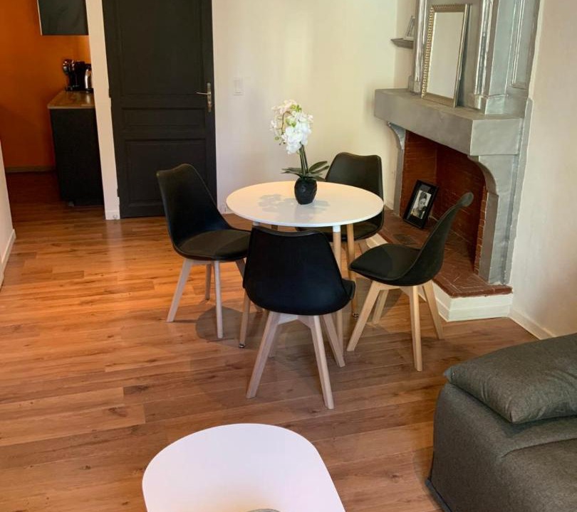 Photo of Livingroom in Orange
