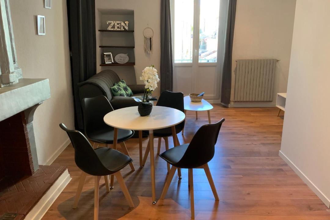 Photo of Livingroom in Orange