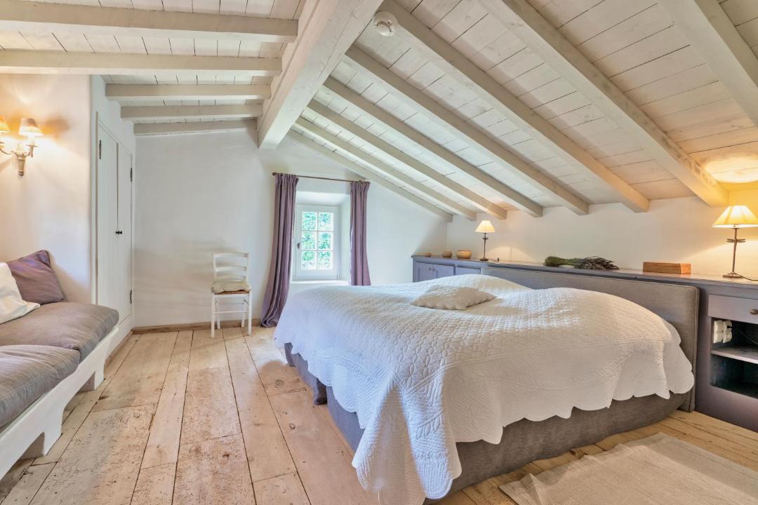 Photo of Bedroom in Jouques