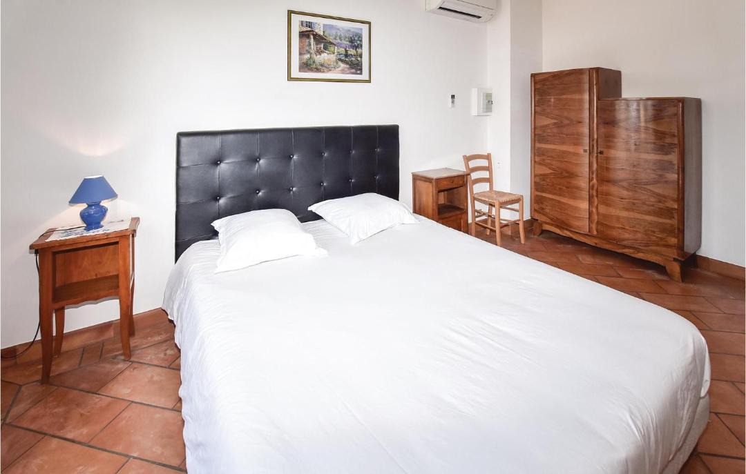 Photo of Bedroom in Caumont-sur-Durance