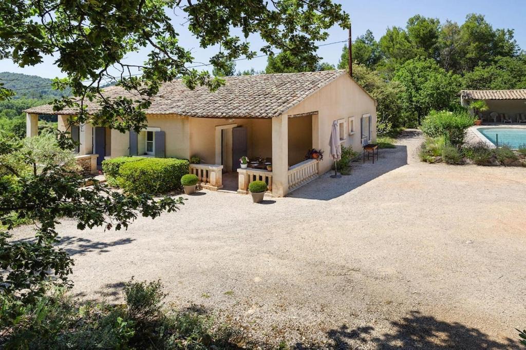 Photo of Buildings in Menerbes