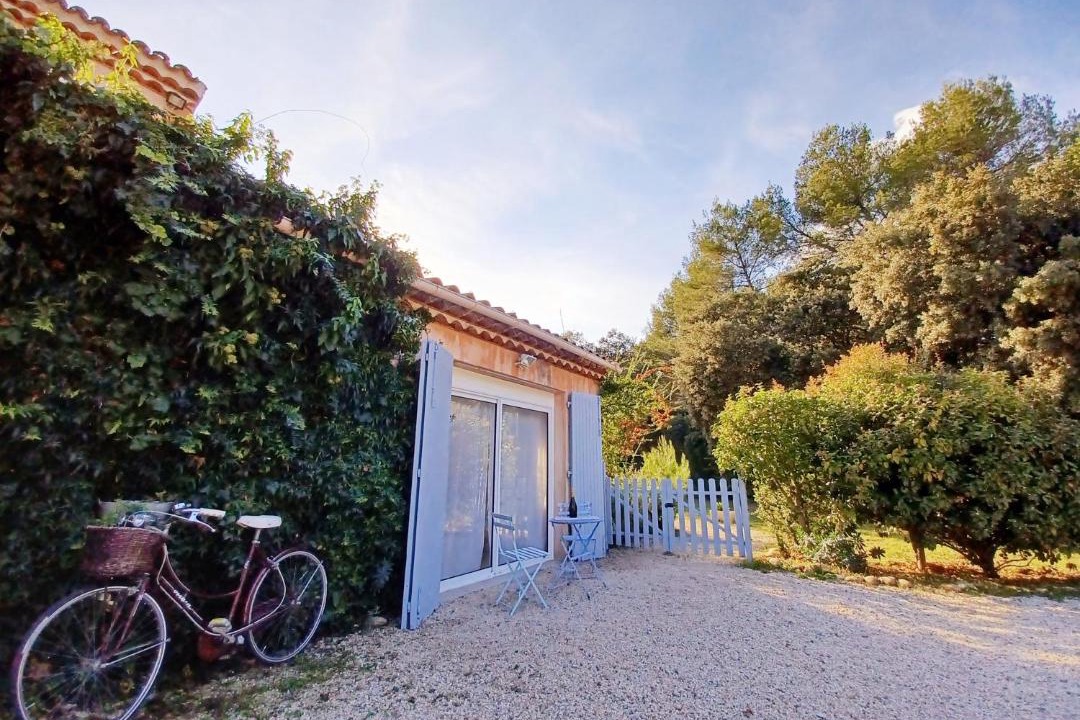 Photo of Buildings in Peyrolles-en-Provence