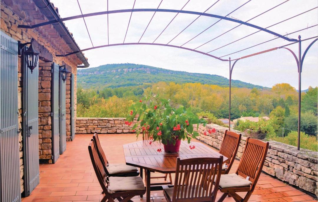 Photo of Patio Balcony in Saint-Martin-de-Castillon