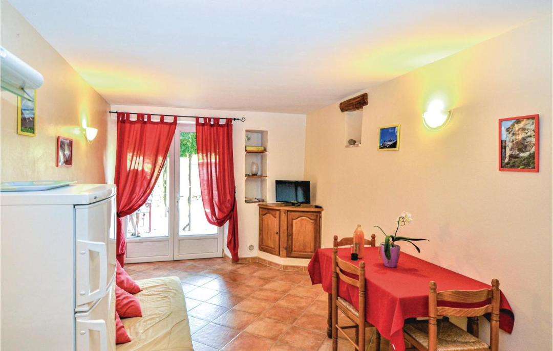 Photo of Livingroom in Saint-Leger-du-Ventoux