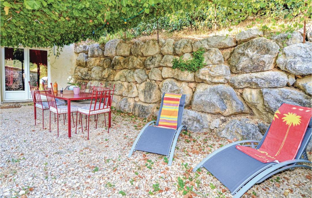 Photo of Patio Balcony in Saint-Leger-du-Ventoux