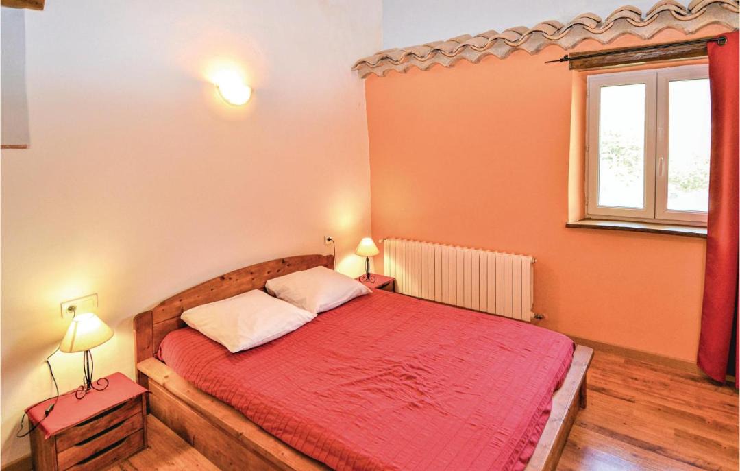 Photo of Bedroom in Saint-Leger-du-Ventoux