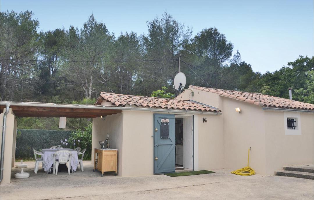 Photo of Buildings in Pourcieux