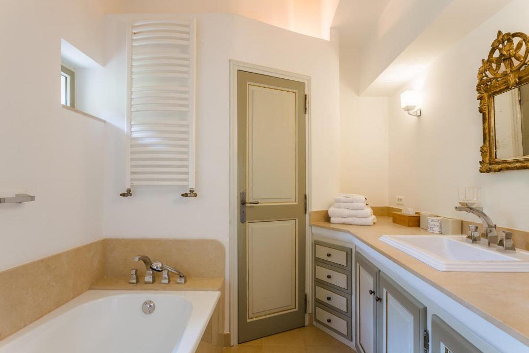 Photo of Bathroom in Bonnieux