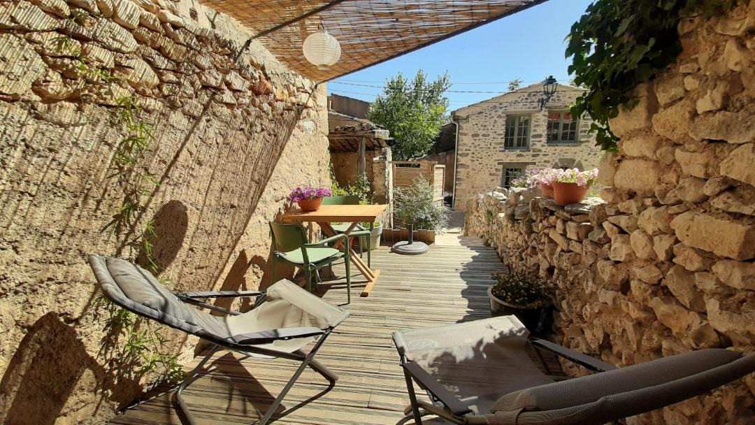 Photo of Patio Balcony in Rustrel