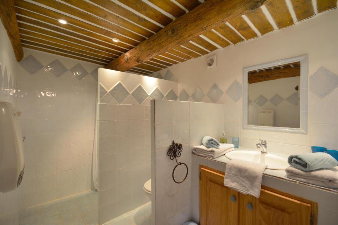 Photo of Bathroom in Cucuron