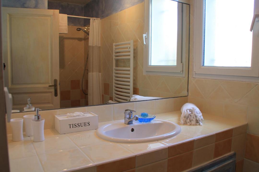 Photo of Bathroom in Tourves