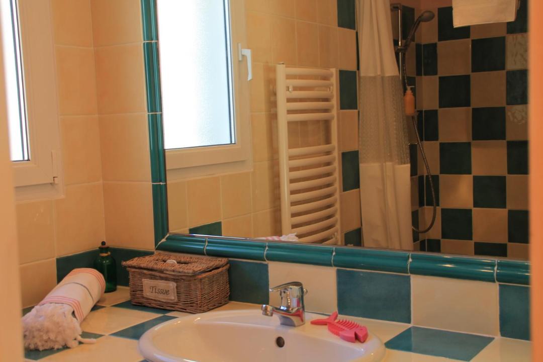 Photo of Bathroom in Tourves