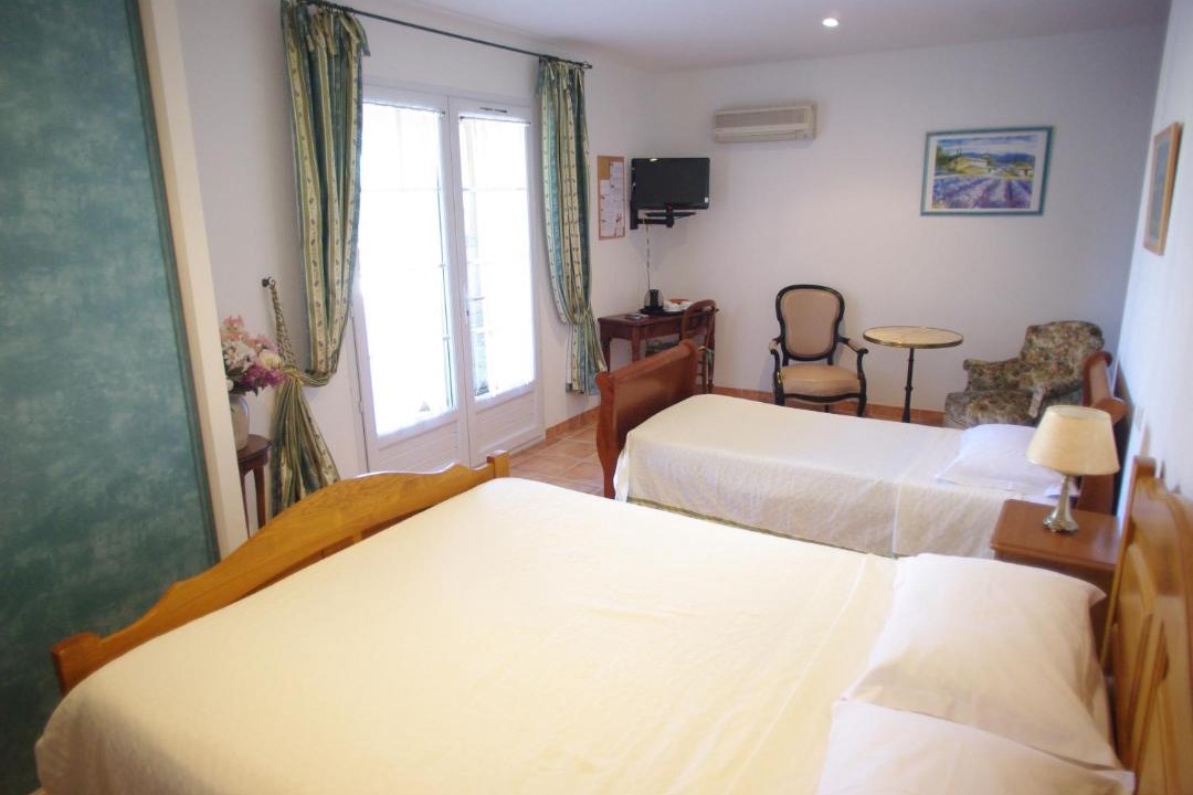 Photo of Bedroom in Saint-Saturnin-les-Avignon