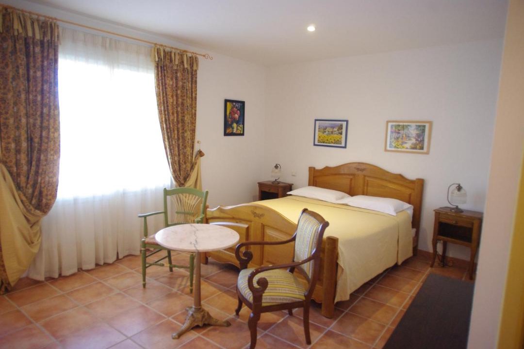Photo of Bedroom in Saint-Saturnin-les-Avignon