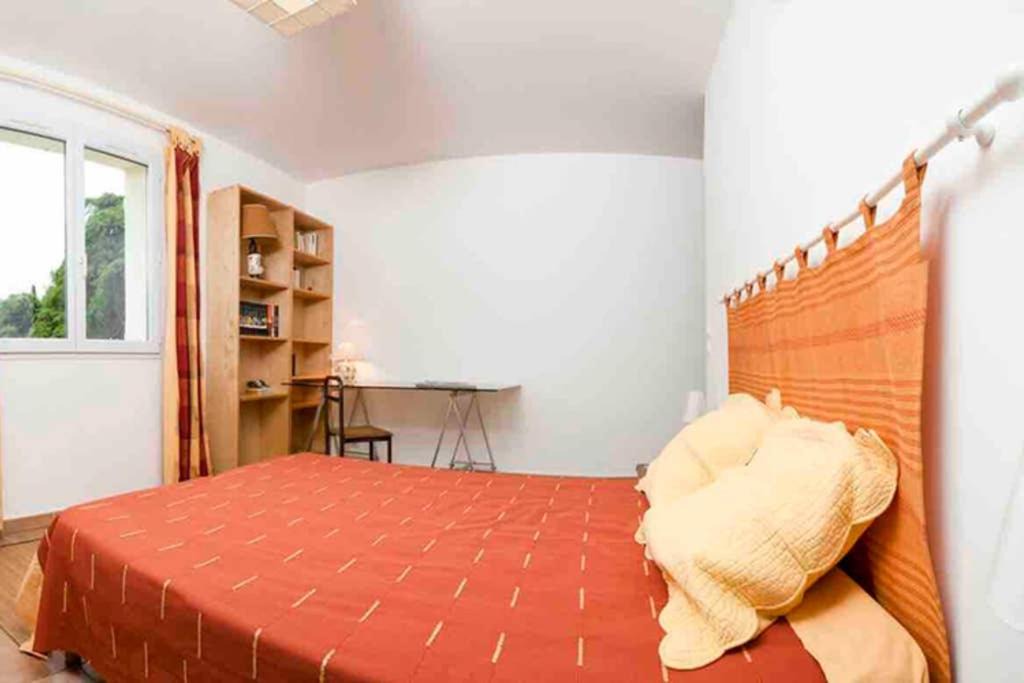 Photo of Bedroom in Carqueiranne