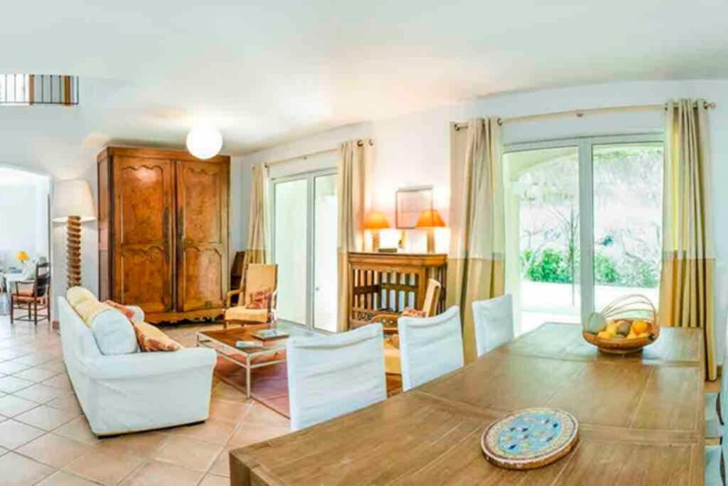Photo of Livingroom in Carqueiranne
